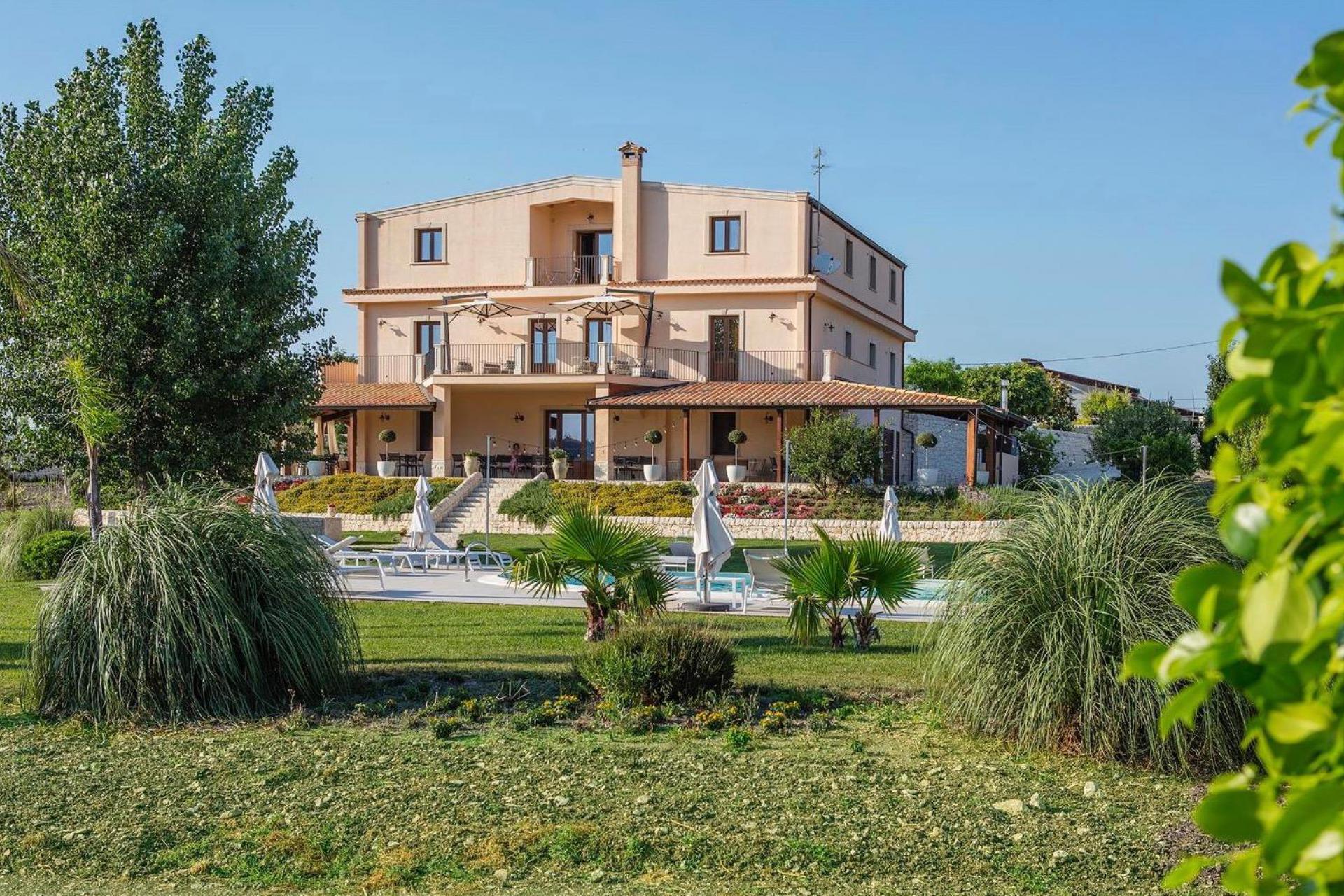 Familievriendelijke agriturismo op Sicilië met groot zwembad